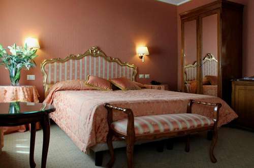 www.hotelcortecontarina.it