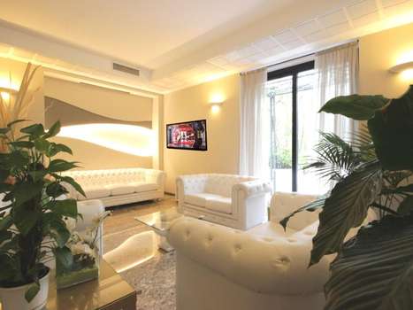 www.hotelarabel.com