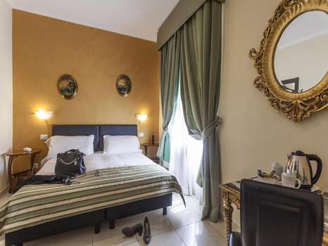 www.reginagiovannahotel.com