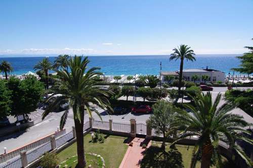 www.residenzamadripienoli.it