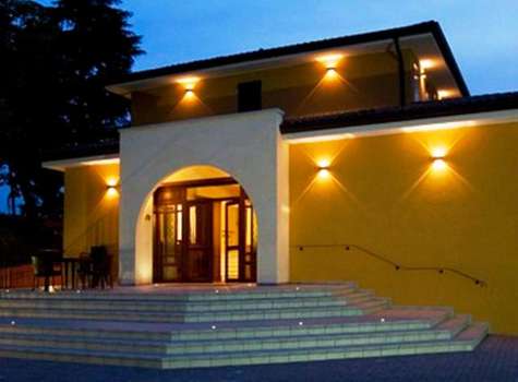 www.hotelvilladelpoeta.it