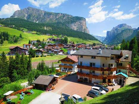 www.hotel-la-pineta.com