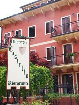 www.albergoalcastello.com