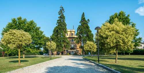 www.villalibertyhotel.it
