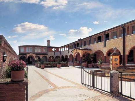 www.hotelilchiostro.it
