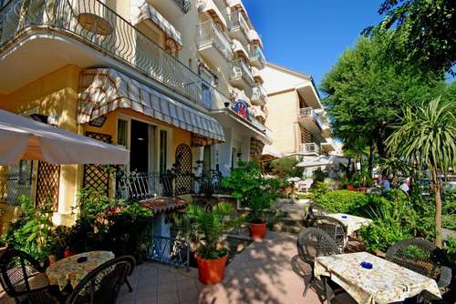 www.hotelcorallocattolica.com