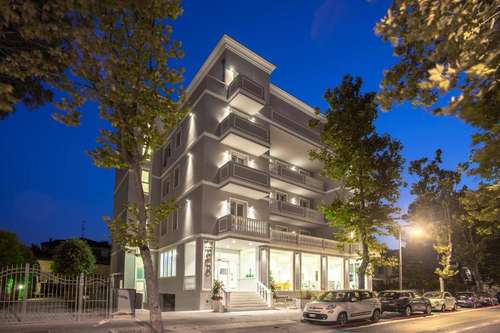 www.hotelstarcesenatico.it