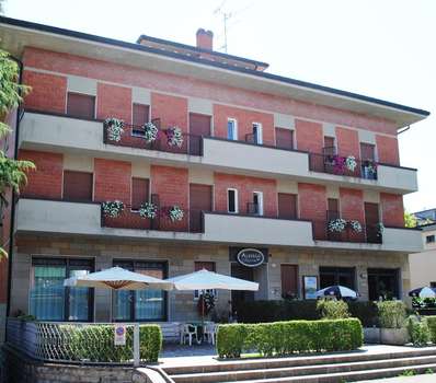 www.albergodamario.com