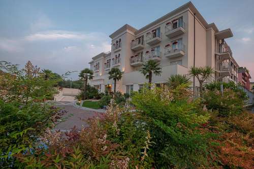 www.hotelnazionaledesenzano.it