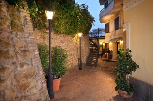 www.hotelalessandrino.com