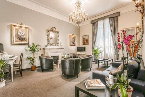 www.hotelarnofirenze.com