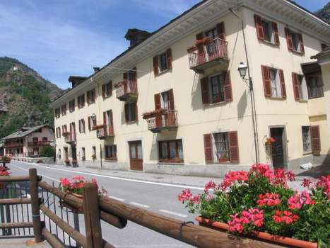 www.hotelcoldumont.com