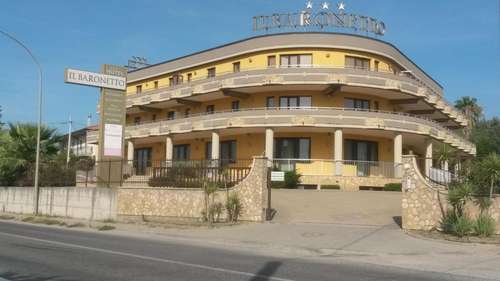 www.hotelilbaronettocosenza.com