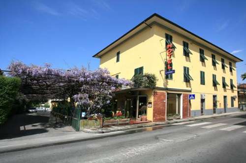 www.hotelstipino.com
