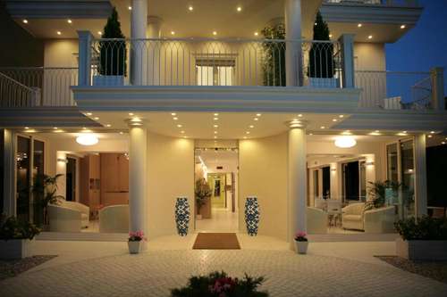 www.hotelgalariccione.com