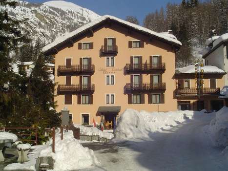 www.hotelcentralecourmayeur.com