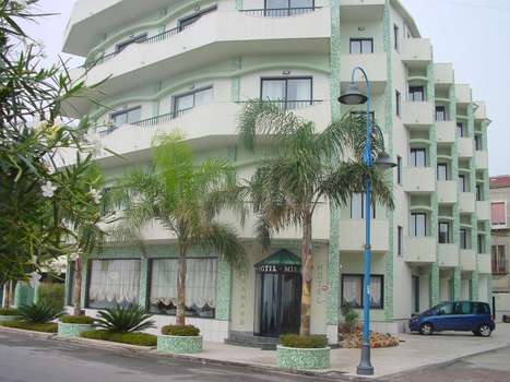 www.hotelmiramaregioiosa.com