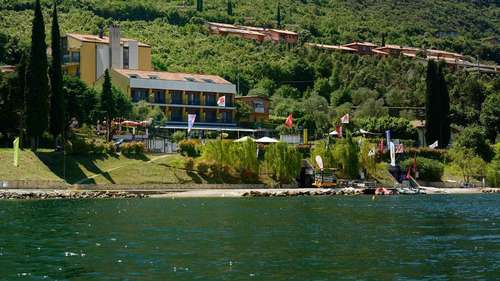 www.hotelsolemalcesine.it