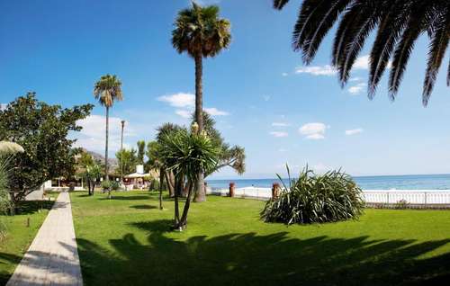 www.hotelcaparena.com