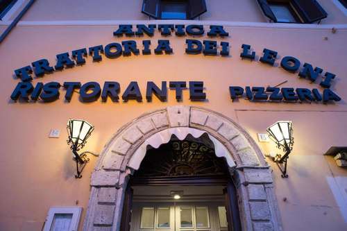 www.albergodeileoni.it