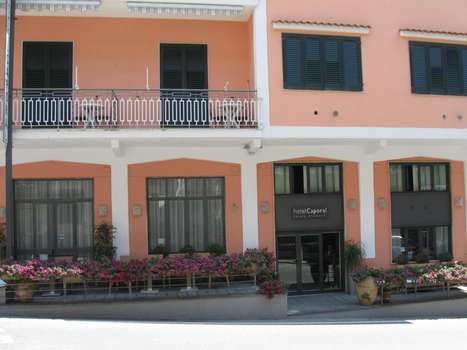 www.hotelcaporal.com