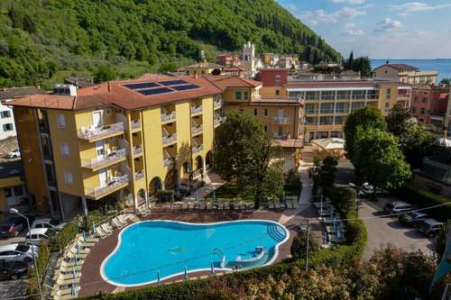 www.hotelbisesti.com