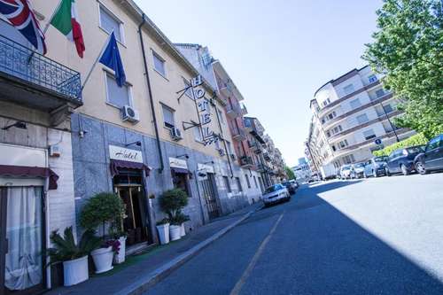 www.hotel-adriano.it