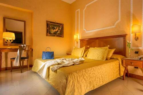 www.hotelamalia.com