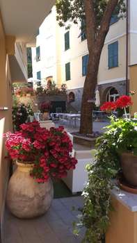 www.hotelsouvenirmonterosso.it