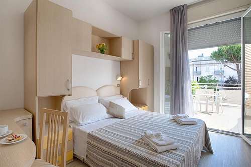 www.hotelserenita.com