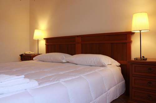 www.hotelportici.com