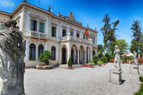 www.villaducale.it