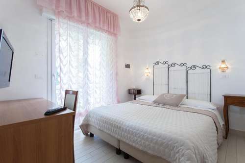 www.hotelaironecervia.com