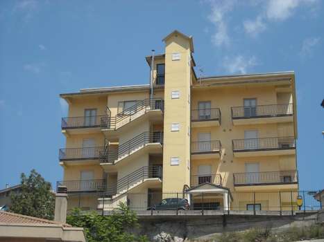 www.hotelcaimo.com