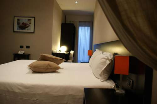 www.hotelanieneroma.it