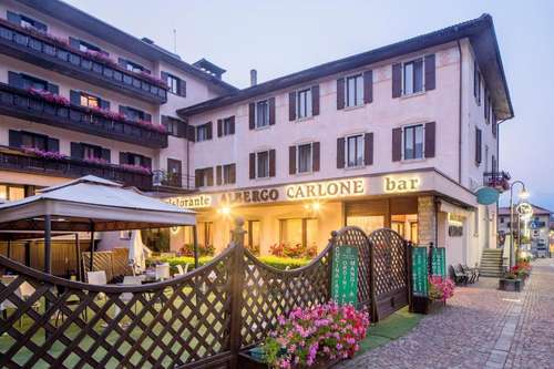 www.hotelcarlone.it