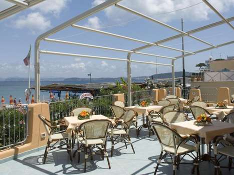 www.rivamareischia.it