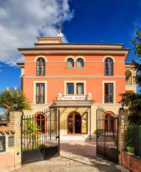 www.hotelristorantecasarossa.it