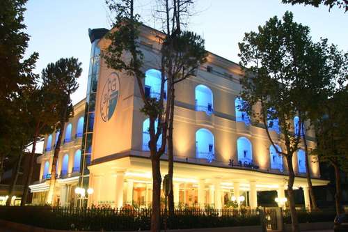 www.hotelilgabbiano.com