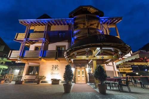 www.hotelarisch.com