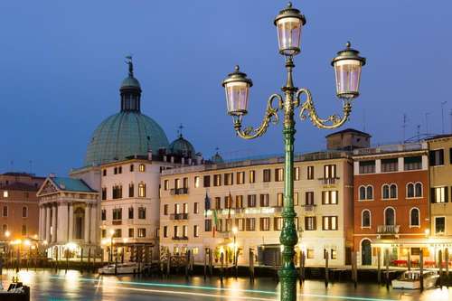 www.carltongrandcanal.com