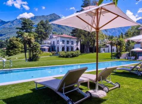 www.villalarioresortmandello.com