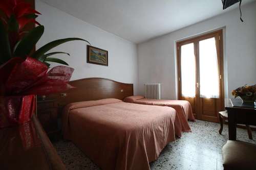 www.albergoilpoggiolo.it