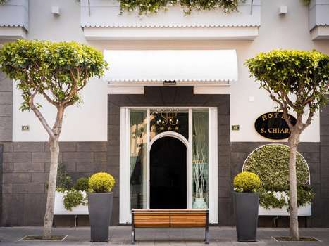 www.hotelsantachiaranocera.it