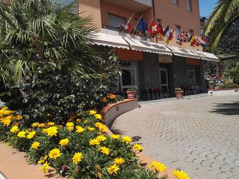 www.hotel-trasimeno.it