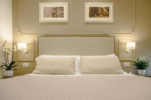 www.hotelambassadormarotta.it