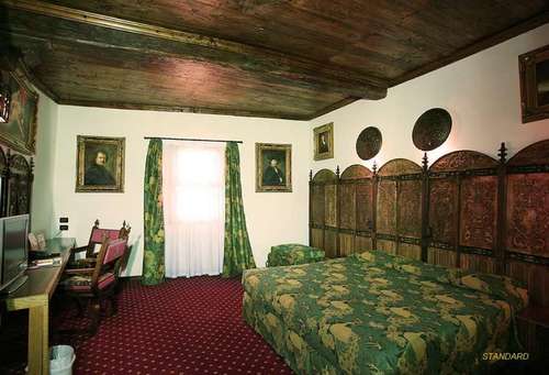 www.castellodipavone.com