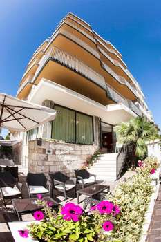 www.hotelbrig.com