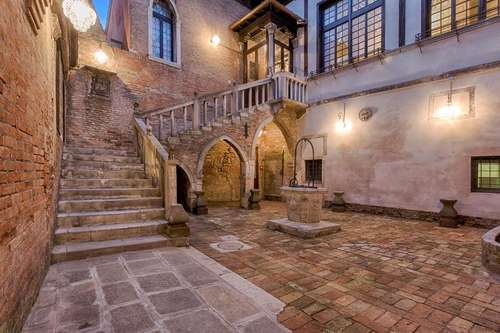 www.hotelcanobilecorner.it