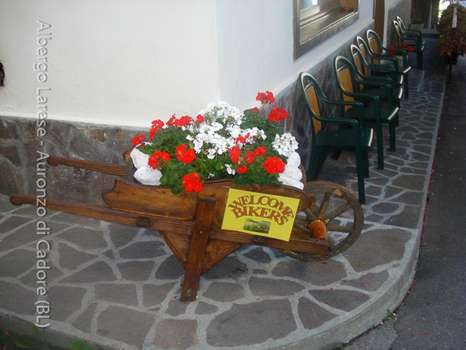 www.albergolarese.com